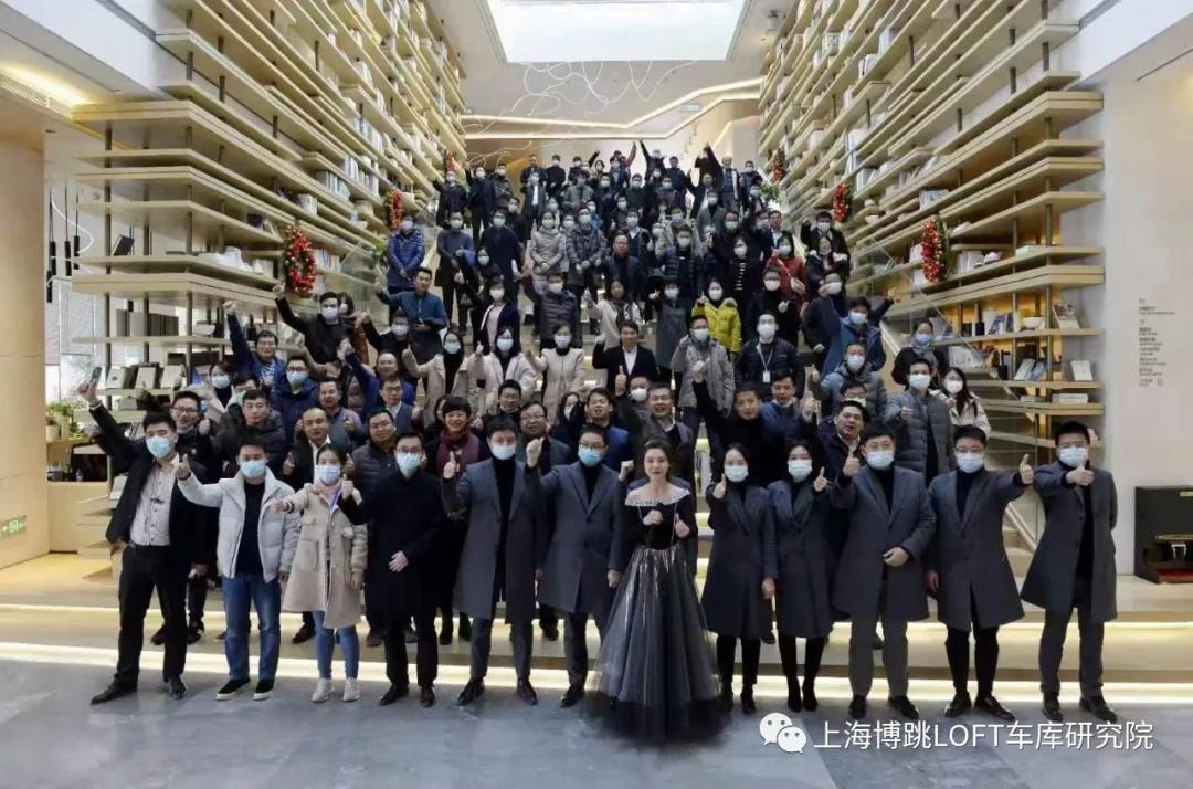 景德镇全国一百多人在华侨城汉口道6号参观研讨LOFT专利车库技术！